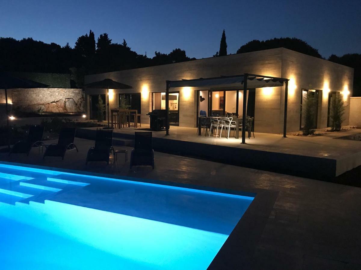 Pietra Villa Selca (Brac)